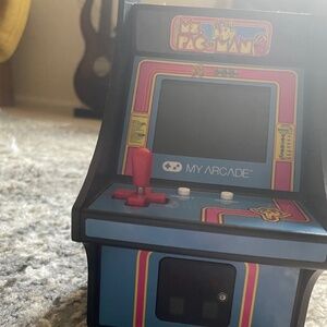 *VINTAGE* Mrs.Pac-Man battery powered mini arcade machine